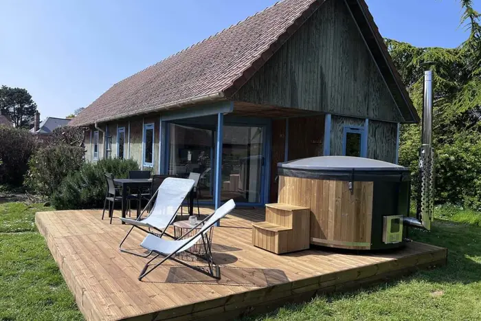 Le bain nordique sur sa terrasse en bois